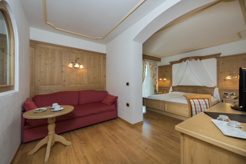 Hotel B&B Andreas Canazei Exterior photo